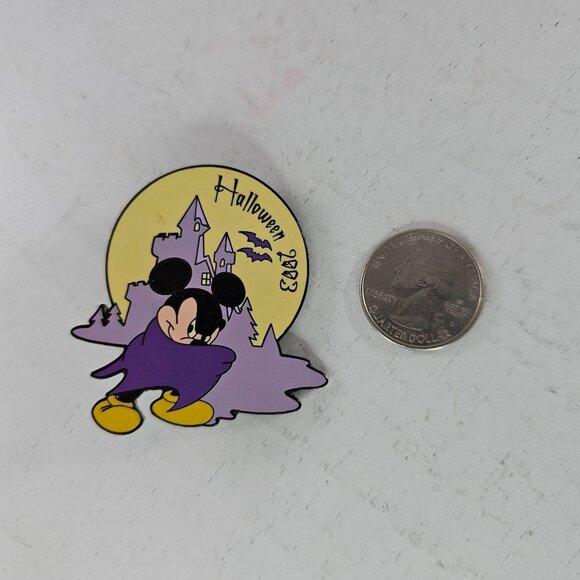 Disney Auctions Mickey Mouse Dracula Vampire Halloween 2003 LE 250 Pin - Picture 3 of 7